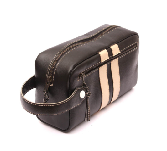 black-toiletrybag-02